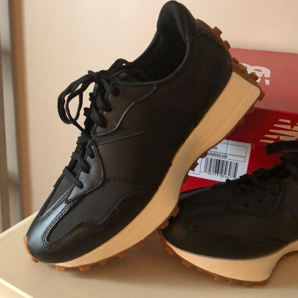 New Balance 327 Black Size 6.5 NWOT